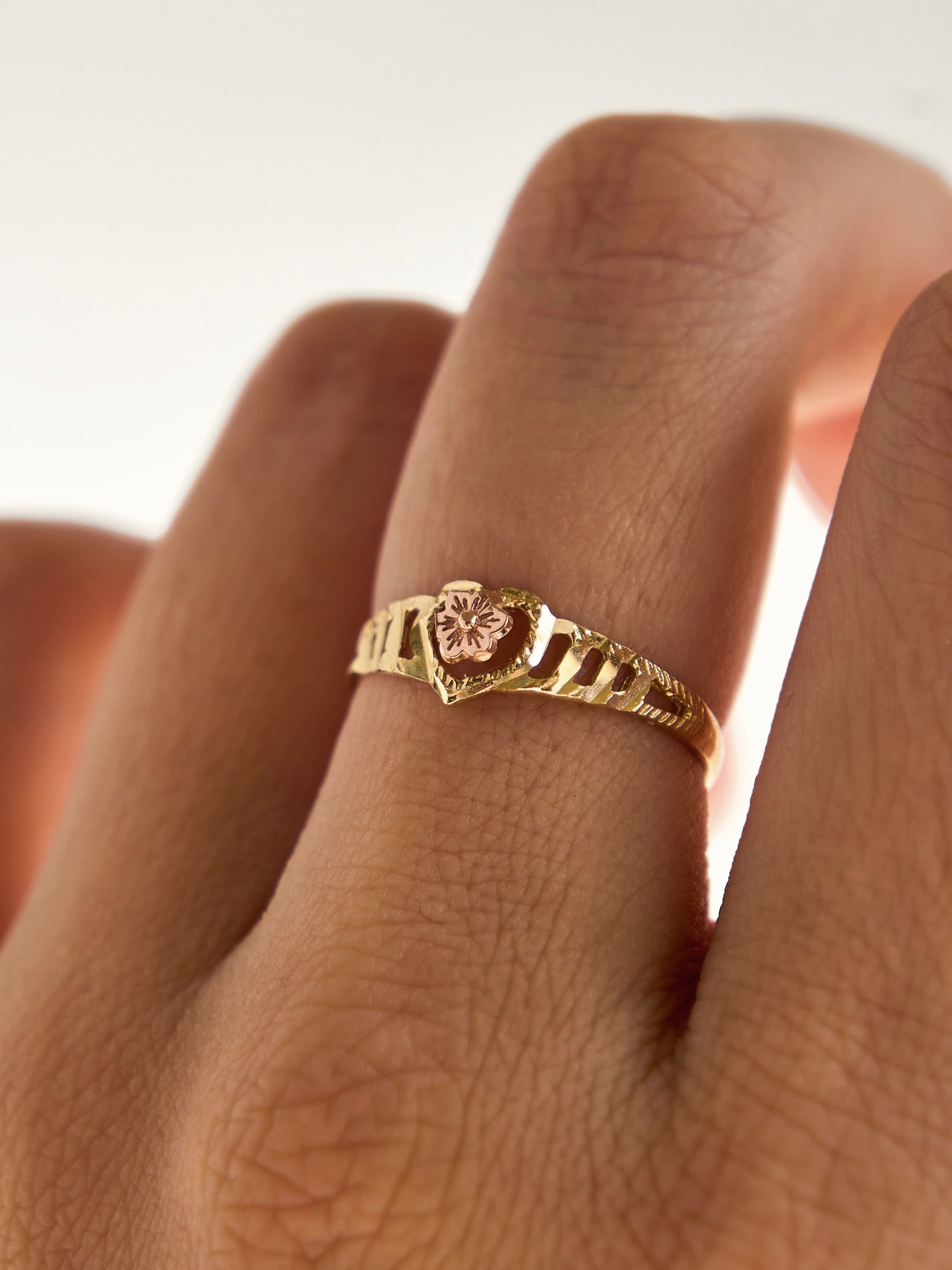 THE BLOOMING HEART RING