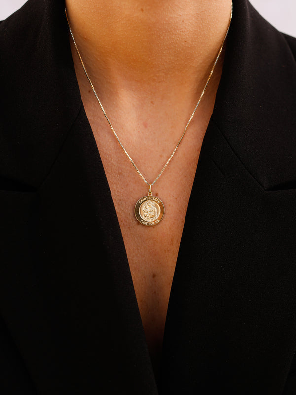 alliciante 14k gold pray for us circle pendant necklace
