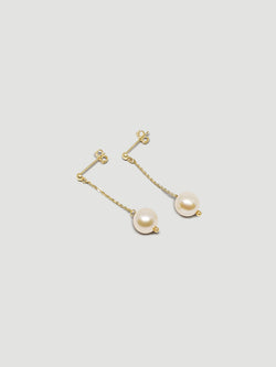 THE PEARL AND CHAIN DROP EARRINGS