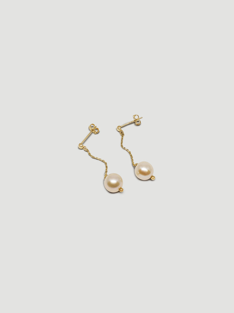 THE PEARL AND CHAIN DROP EARRINGS