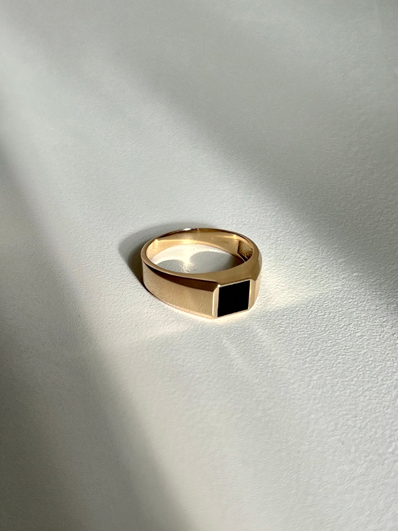 alliciante 14k gold the onyx signet ring